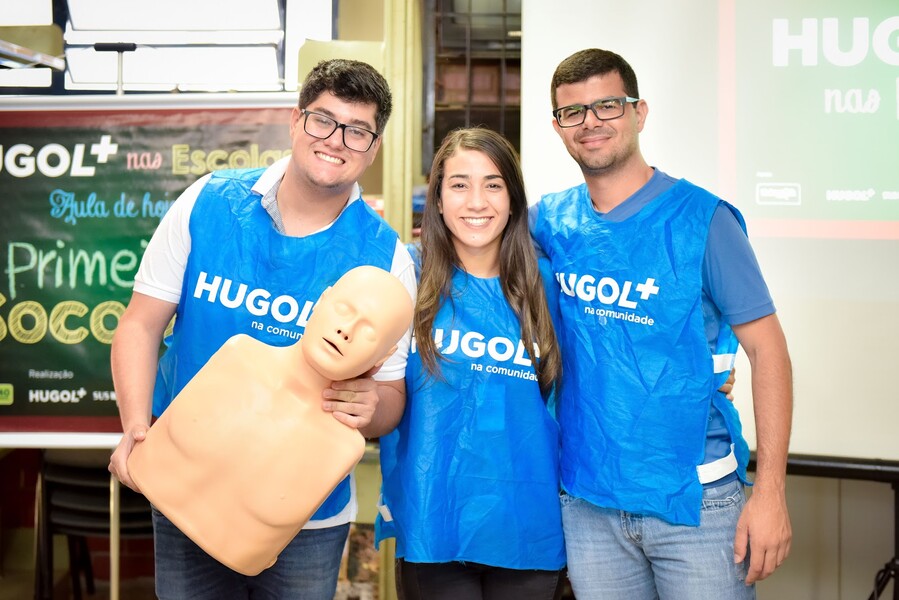 hugol-nas-escolas-10