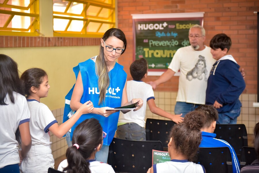 hugol-nas-escolas-20