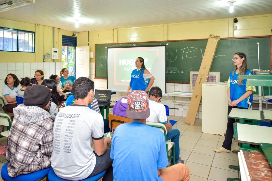 hugol-nas-escolas-21