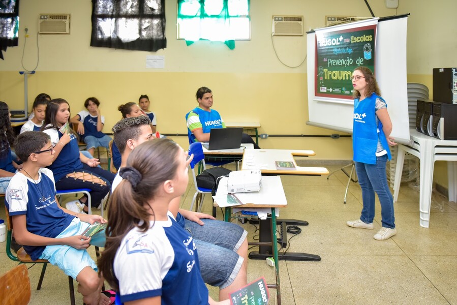 hugol-nas-escolas-22