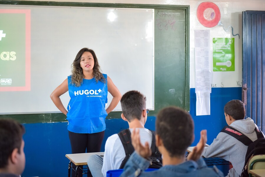 hugol-nas-escolas-23
