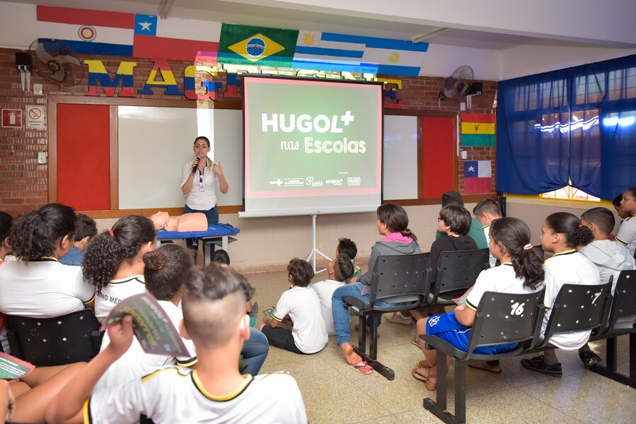 hugol-nas-escolas-25