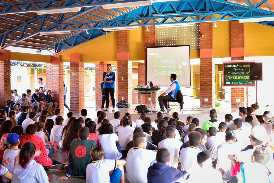 hugol-nas-escolas-28