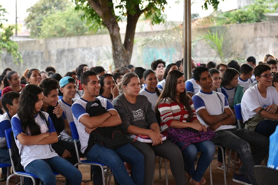 hugol-nas-escolas-31