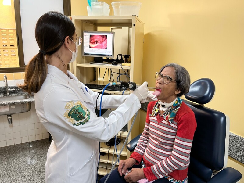 crer-realiza-mutirao-de-exames-preventivos-de-cancer-de-boca-laringe-e-garganta-neste-sabado-15