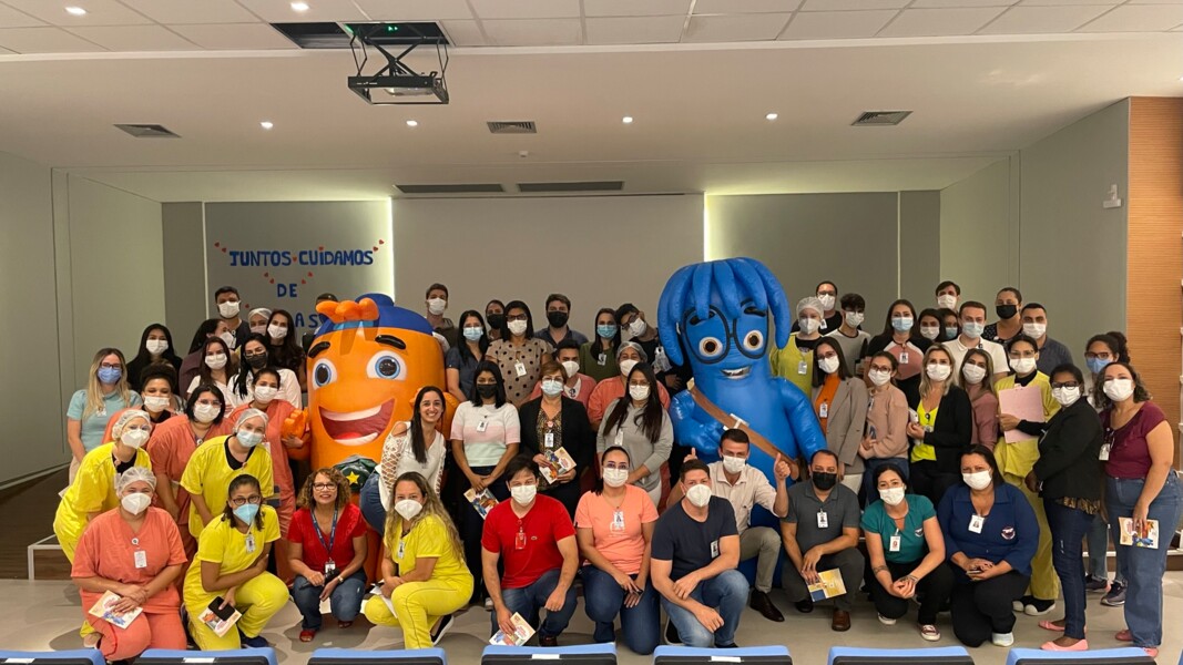 hecad-promove-palestra-sobre-uso-consciente-de-agua-e-mascotes-banja-e-sato-fazem-visita-as-criancas-internadas