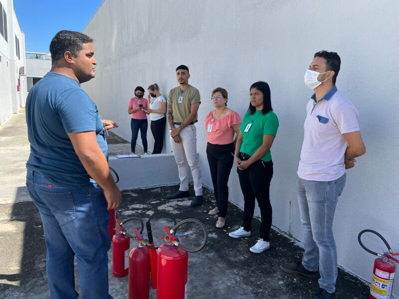 hecad-capacita-colaboradores-para-utilizacao-correta-de-extintores-de-incendio