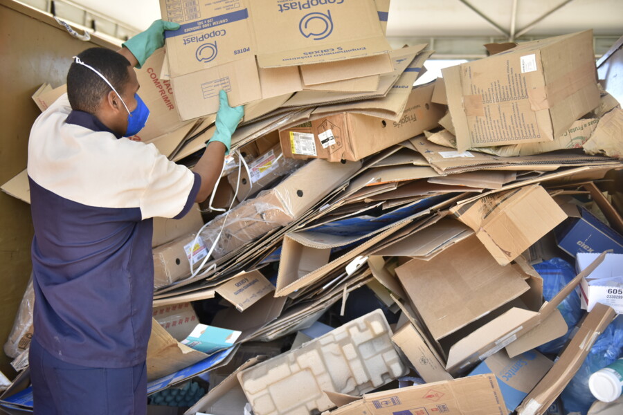 hugol-doa-45-toneladas-de-reciclaveis-a-cooperativas-de-goias