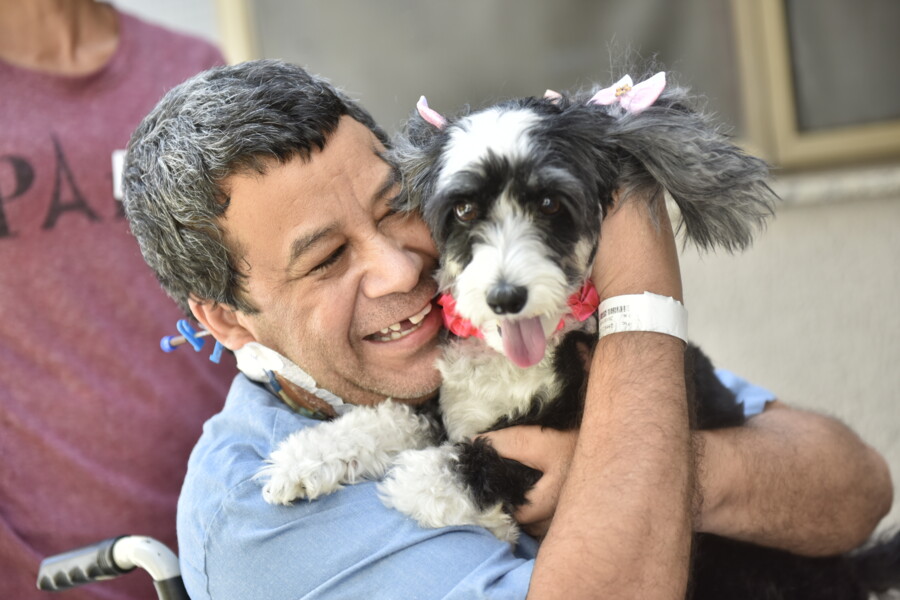 paciente-internado-ha-31-dias-recebe-visita-de-pet-no-hugol