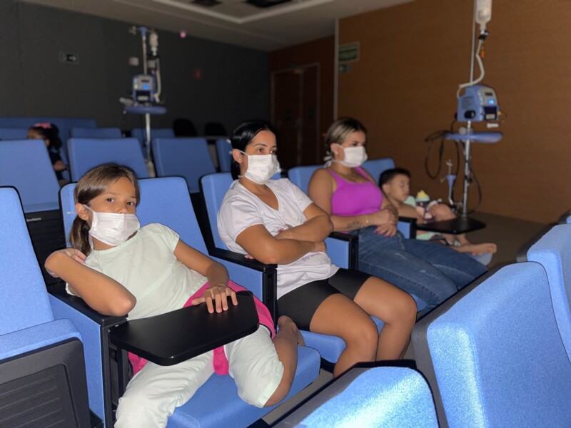 cineminha-do-hecad-diverte-criancas-em-internacao-na-unidade