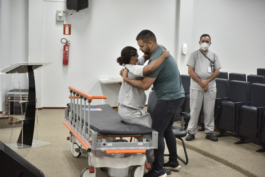equipe-hugol-recebe-treinamento-pratico-para-transposicao-de-pacientes