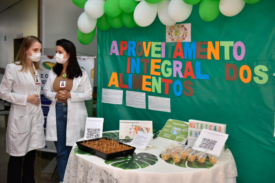 hugol-destaca-a-importancia-do-aproveitamento-integral-dos-alimentos-na-dieta-dos-pacientes-durante-evento