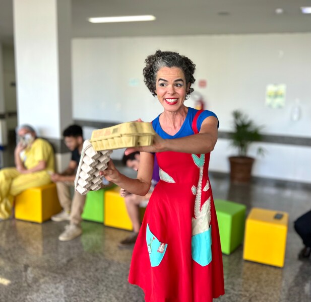 apresentacao-teatral-diverte-criancas-internadas-no-hecad