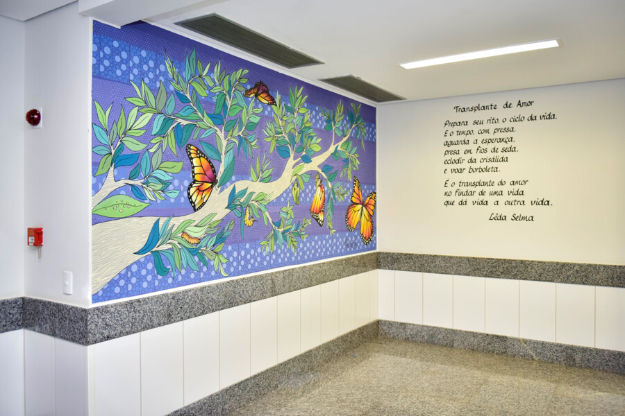 dia-mundial-da-poesia-paredes-promovem-humanizacao-e-aconchego-aos-pacientes-por-meio-da-poesia-e-pintura-no-hugol