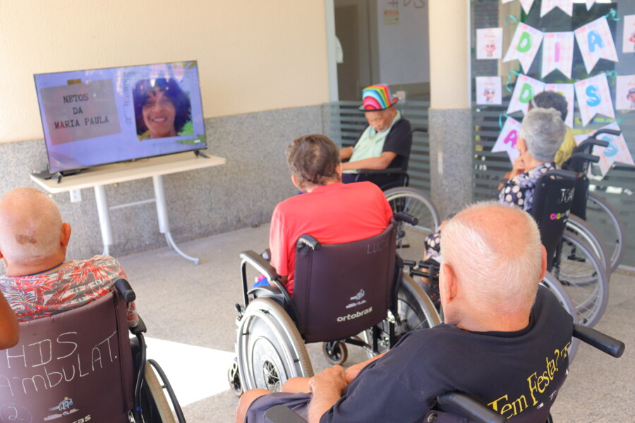 hds-promove-tarde-de-emocoes-para-pacientes-moradores-em-alusao-ao-dia-dos-avos