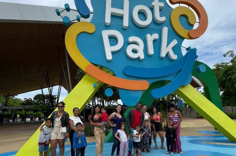 rede-teia-e-aviva-proporcionam-experiencia-inclusiva-no-hot-park-para-criancas-autistas-e-suas-familias
