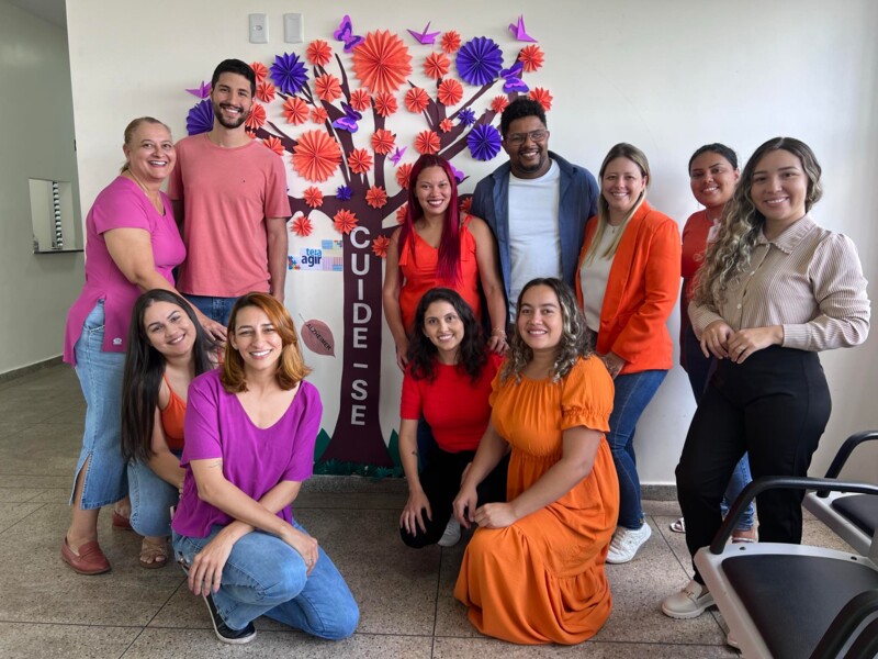 campanha-fevereiro-roxo-e-laranja-conscientizacao-sobre-lupus-fibromialgia-leucemia-e-alzheimer-nas-unidades-da-rede-teia