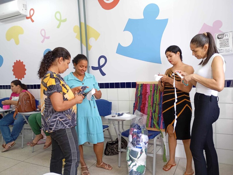 maes-da-unidade-anapolis-da-rede-teia-transformam-a-espera-em-momentos-de-criatividade-arte-e-apoio