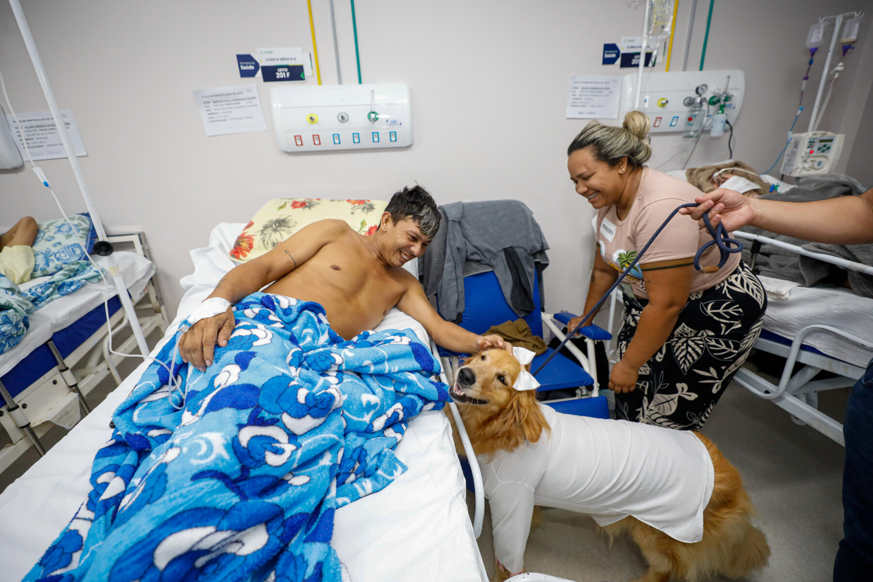 manaus-230525---ses--terapia-assistida-animais_54540770049_o.jpg