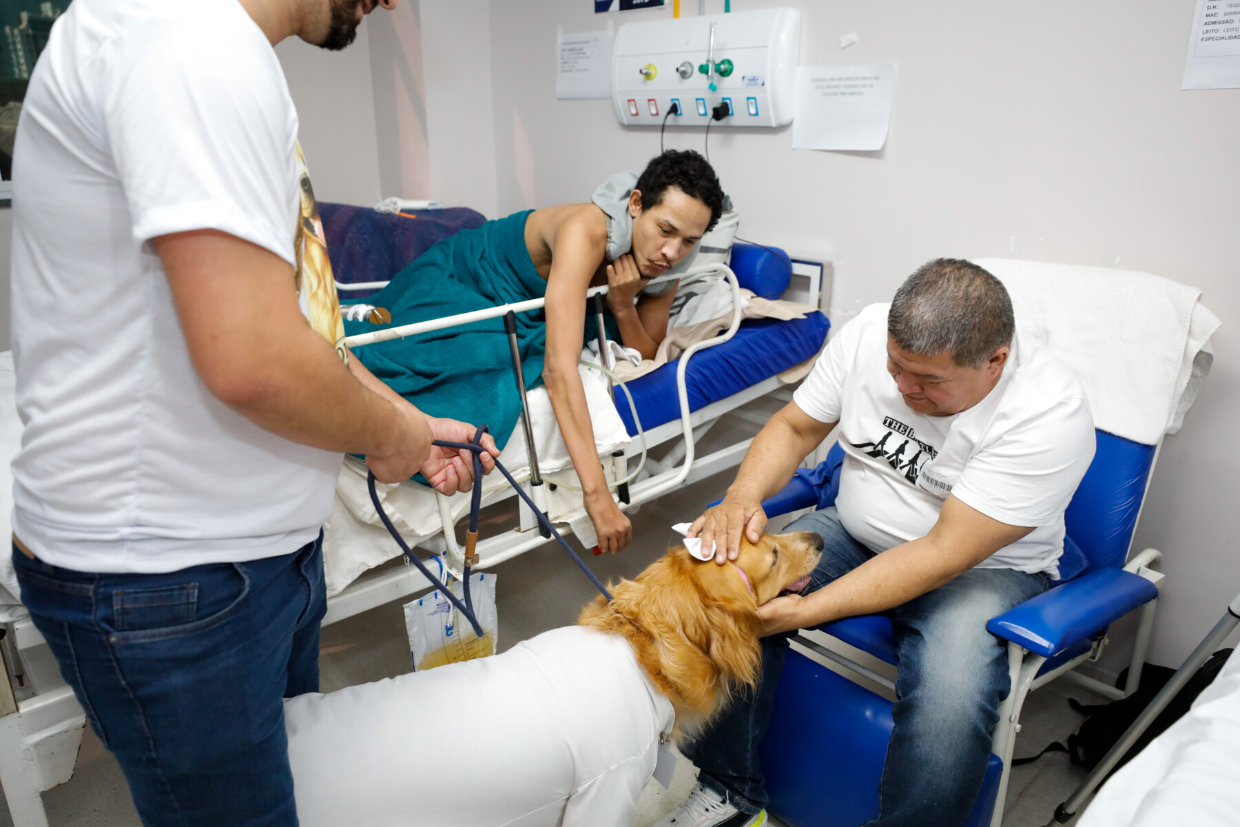 manaus-230525---ses--terapia-assistida-animais_54540583411_o.jpg