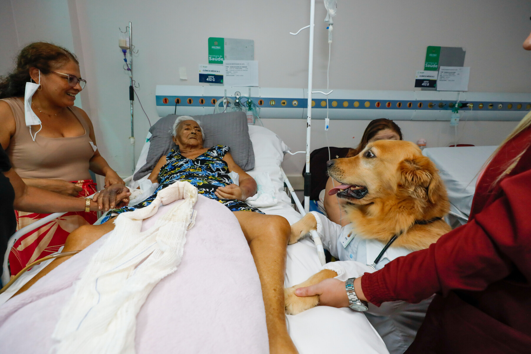 manaus-230525---ses--terapia-assistida-animais_54540770514_o.jpg