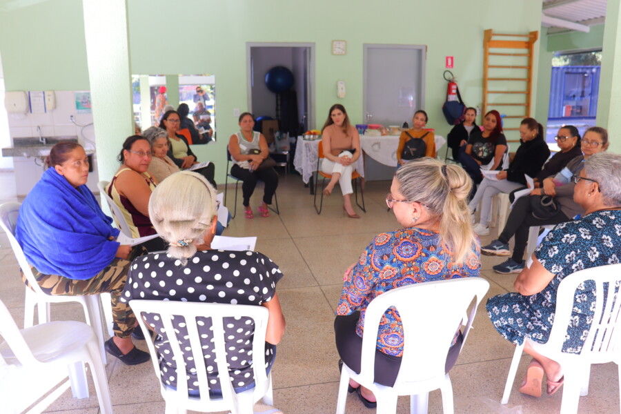 hds-promove-roda-de-conversa-sobre-alimentacao-saudavel-para-participantes-do-grupo-mulheres-de-fibra