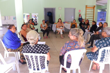 hds-promove-roda-de-conversa-sobre-alimentacao-saudavel-para-participantes-do-grupo-mulheres-de-fibra