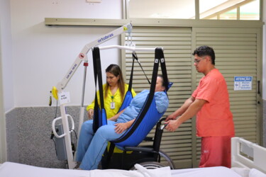 hds-reforca-compromisso-com-a-dignidade-no-cuidado-ao-adquirir-guincho-hospitalar