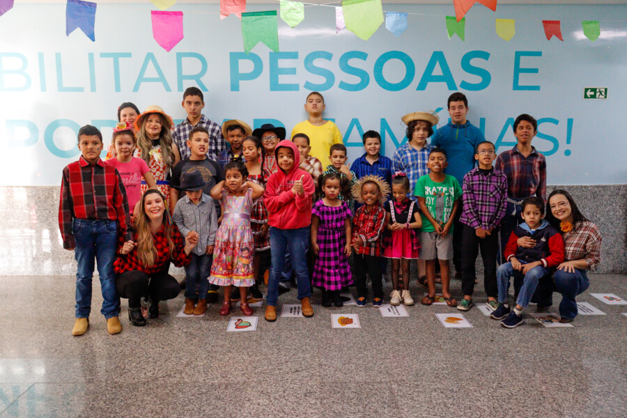 brincadeiras-juninas-promovem-inclusao-e-desenvolvimento-na-clinica-de-reabilitacao-intelectual-do-crer