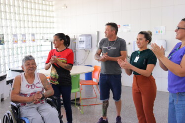 hds-celebra-aniversario-de-paciente-morador-com-festa-surpresa
