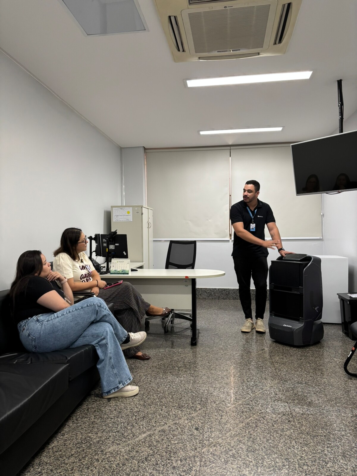 hugol-inicia-testes-com-robos-para-entrega-de-medicamentos