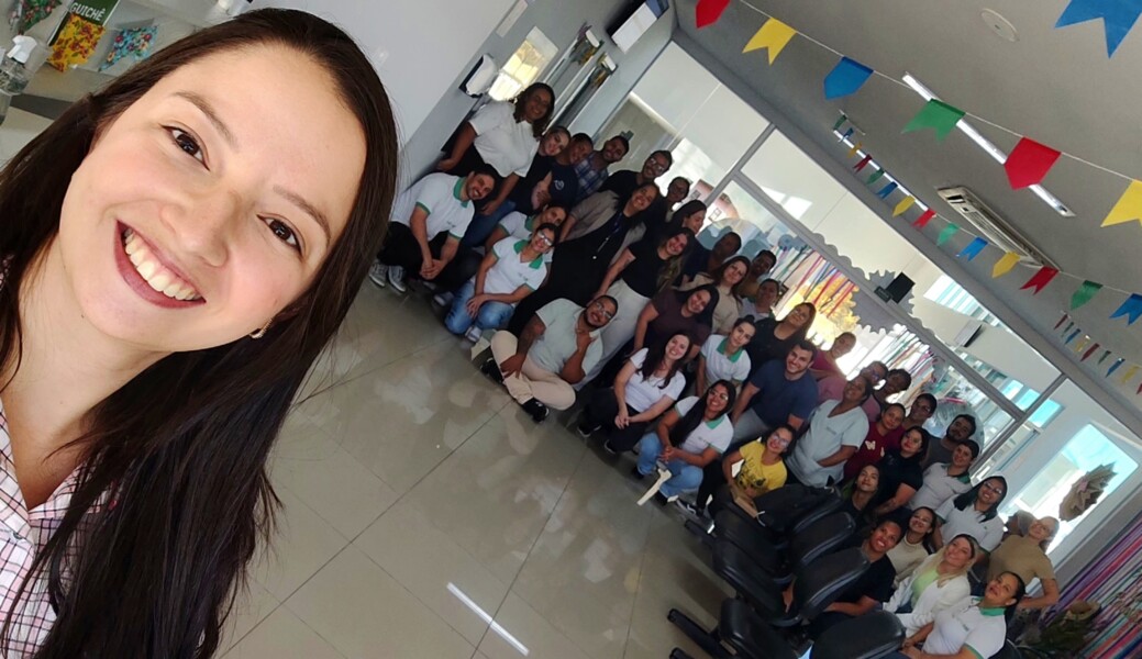 diretora-geral-recebe-homenagem-de-despedida-da-policlinica-goias