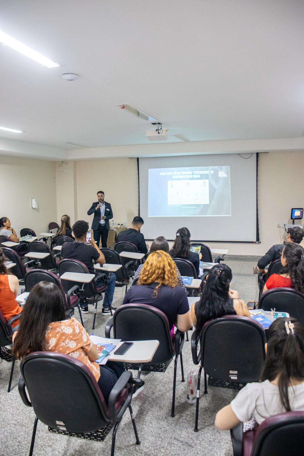 crer-promove-reuniao-cientifica-sobre-uso-racional-de-medicamentos