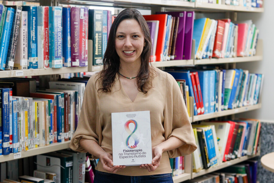 preceptora-do-crer-escreve-capitulo-em-livro-sobre-fisioterapia-no-transtorno-do-espectro-autista