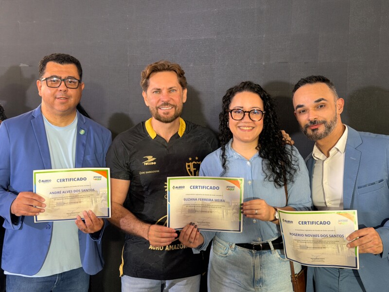 colaboradores-do-hospital-estadual-de-jatai-recebem-homenagem-de-honra-ao-merito-da-alego