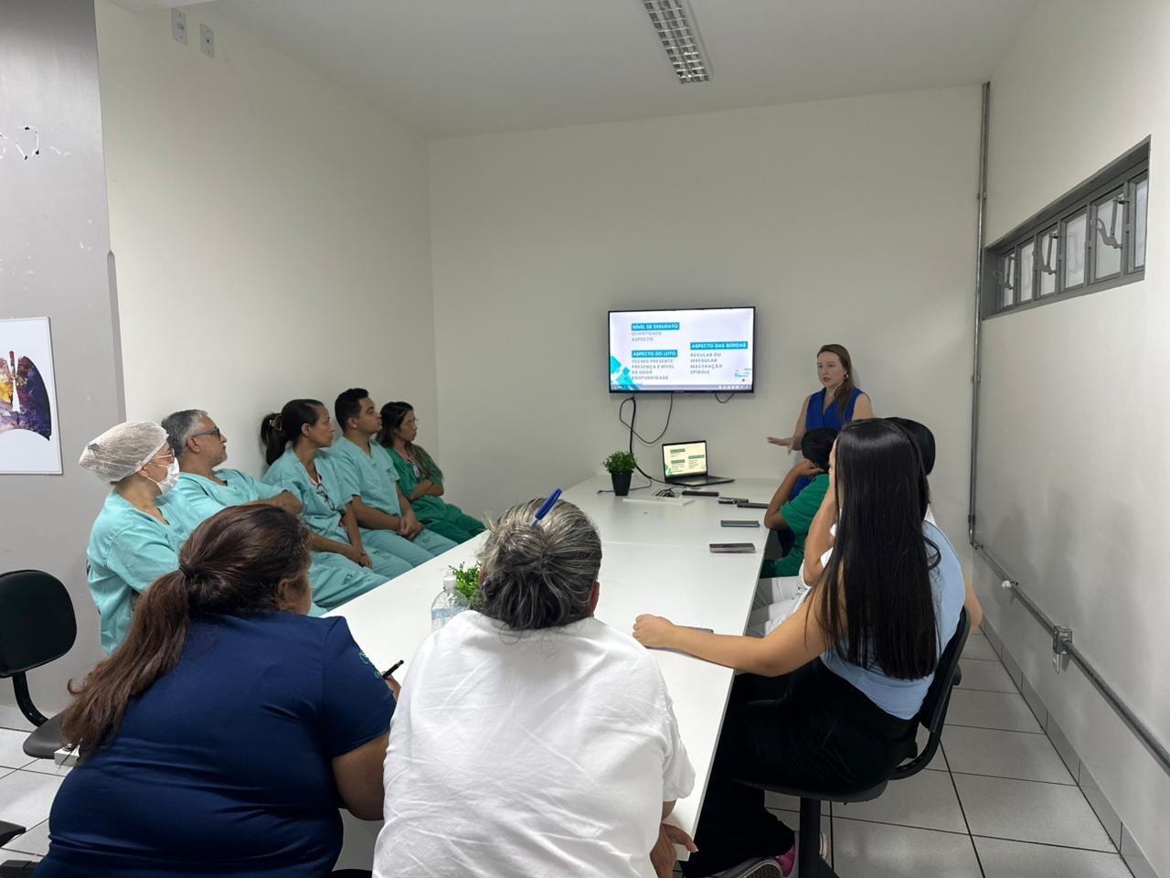 profissionais-do-hospital-estadual-de-jatai-participam-de-treinamento-sobre-tratamento-de-feridas-e-coberturas