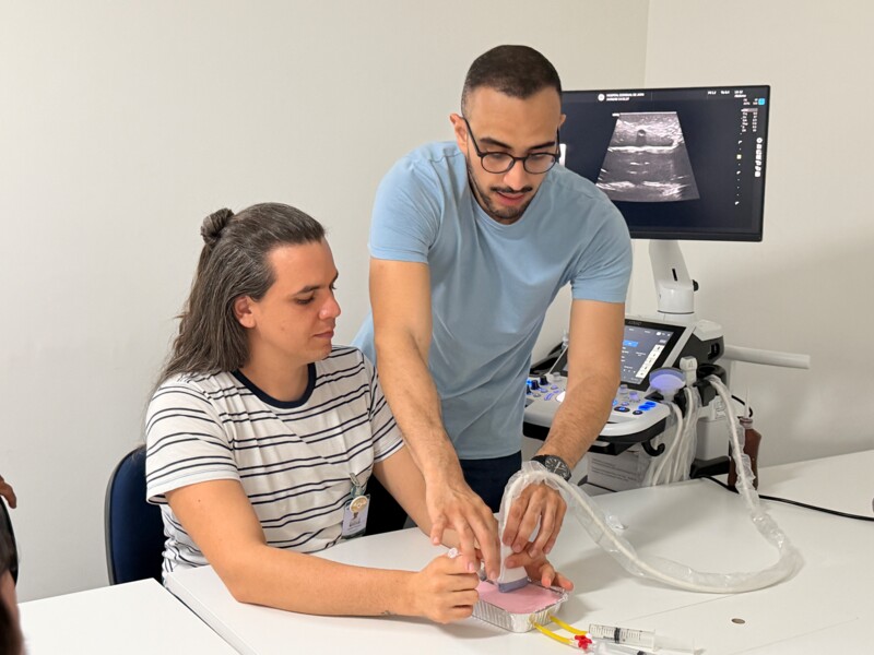 hospital-estadual-de-jatai-promove-roda-cientifica-e-destaca-simulador-de-baixo-custo-para-treinamento-medico