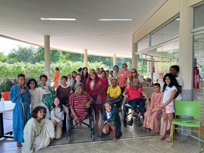 encontro-entre-geracoes-transforma-rotina-no-hds-em-experiencia-de-afeto-e-fe