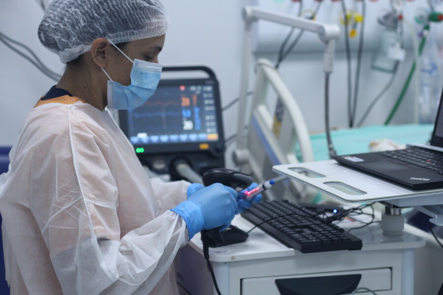 hecad-reforca-seguranca-e-eficiencia-na-assistencia-ao-paciente-com-uso-de-carros-de-medicacao-beira-leito