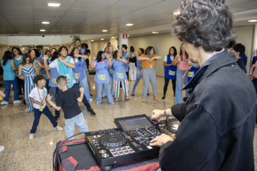 rede-teia-agir-realiza-expo-arte-com-a-exposicao-de-trabalhos-artisticos-de-pacientes-e-apresentacao-musical-na-assembleia-legislativa-de-goias