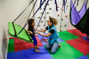 abril-azul-rede-teia-agir-amplia-atencao-especializada-a-autistas-em-manaus-e-soma-mais-de-72-mil-atendimentos