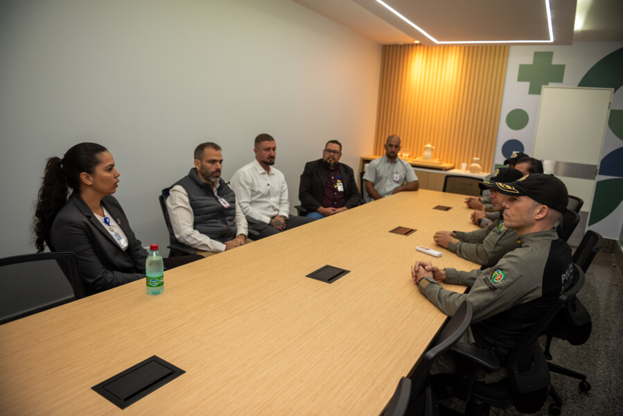hugol-recebe-visita-do-novo-comandante-do-13-batalhao-da-policia-militar-de-goias