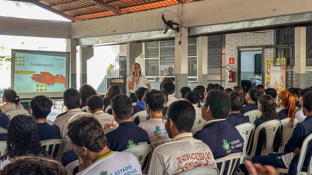 hugol-nas-escolas-promove-debate-sobre-saude-mental-e-inteligencia-emocional-com-estudantes