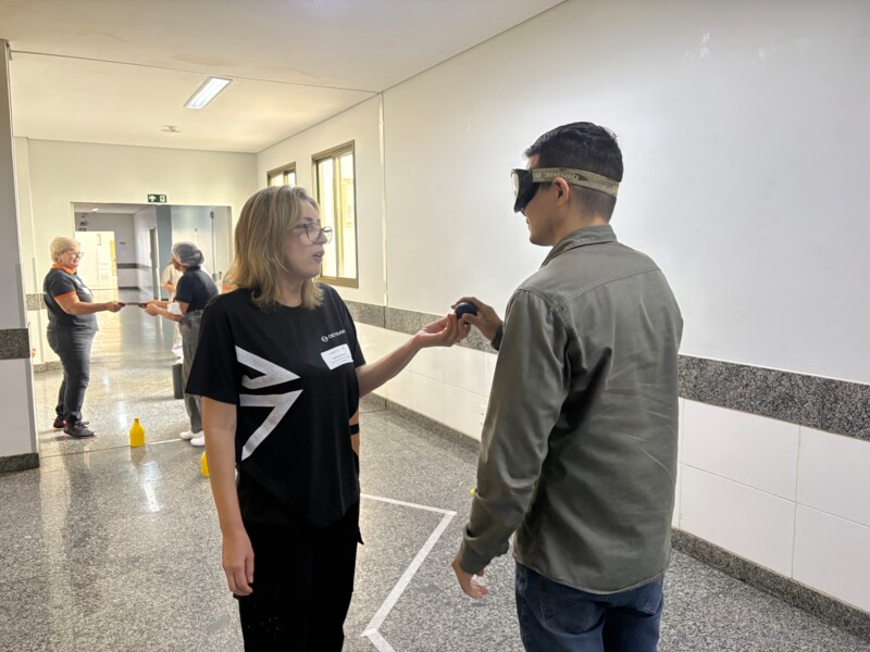 hecad-promove-acao-educativa-em-alusao-ao-maio-amarelo-com-simulacao-dos-efeitos-do-alcool-e-drogas-no-transito