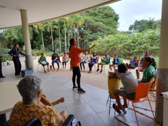 hds-recebe-criancas-e-adolescentes-em-visita-voltada-a-memoria-inclusao-e-cidadania