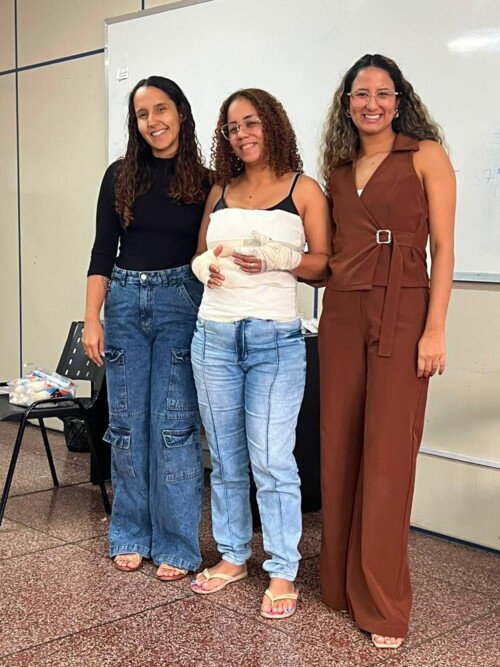 residentes-do-hugol-compartilham-conhecimentos-sobre-atendimento-a-pacientes-queimados-com-estudantes-do-colegio-vitoria