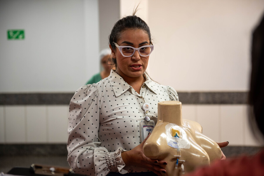 treinamento-reune-profissionais-para-discutir-prevencao-de-infeccao-da-corrente-sanguinea-no-hugol