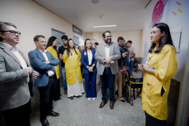 r-15-milhao-na-saude-publica-crer-realiza-entrega-de-cadeiras-e-aparelhos-auditivos-e-inaugura-moderna-sala-multissensorial