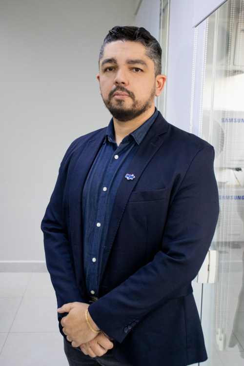 Diretor-Geral - Divino Ronny Rezende Junior
